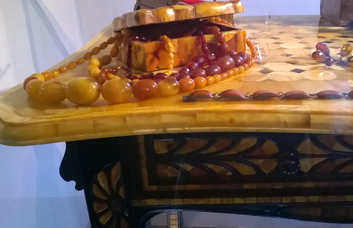 13a Baltic amber jewellery Beata Gregorczyk